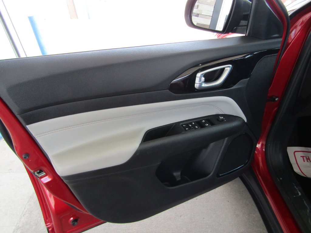 Used 2025 Jeep Compass Limited AWD/4WD image 20