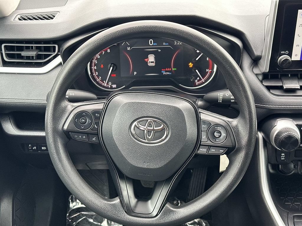 Used 2024 Toyota RAV4 LE AWD/4WD image 20