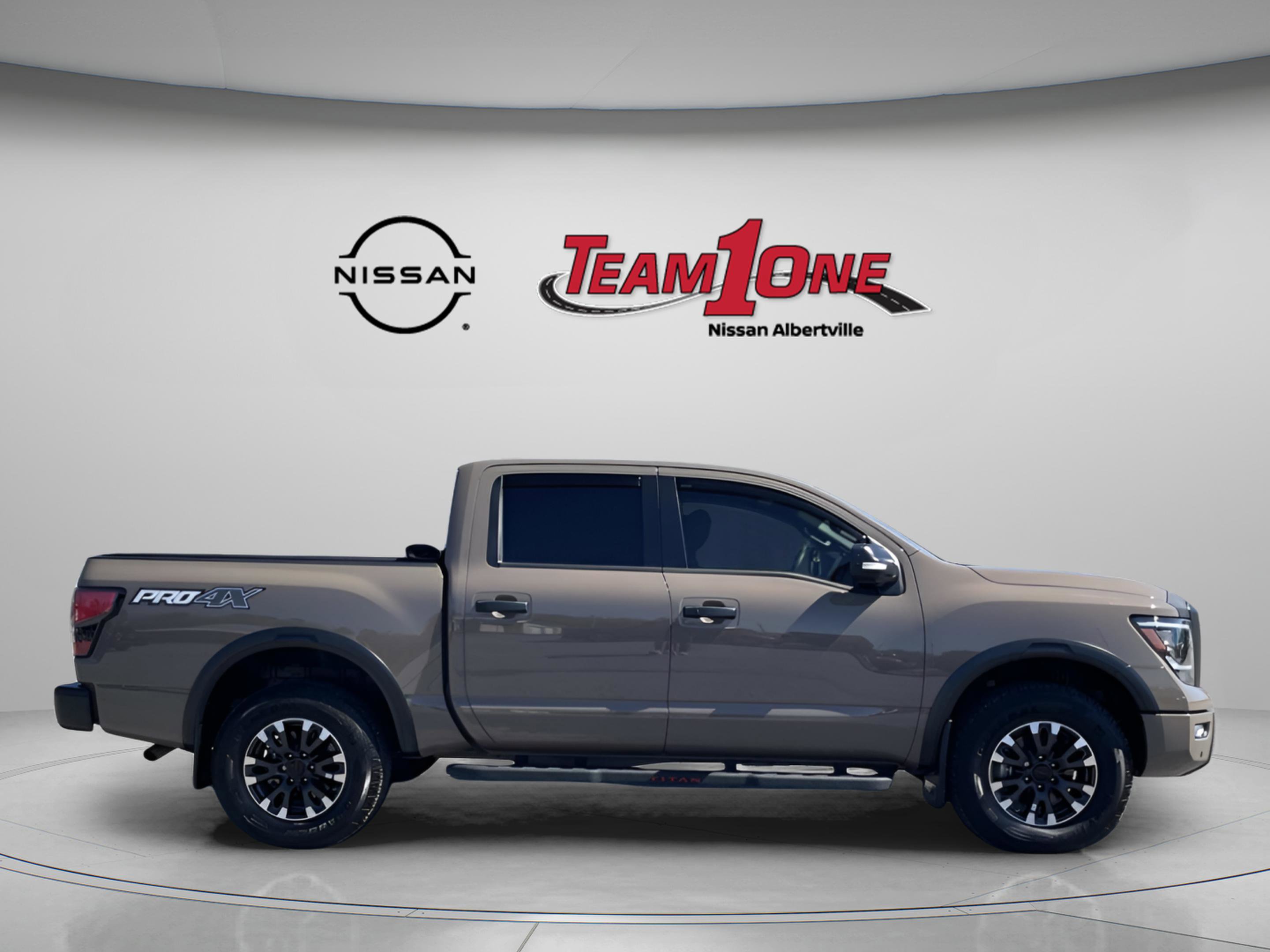 Used 2024 Nissan Titan PRO-4X w/ Pro-4x Convenience Package image 8