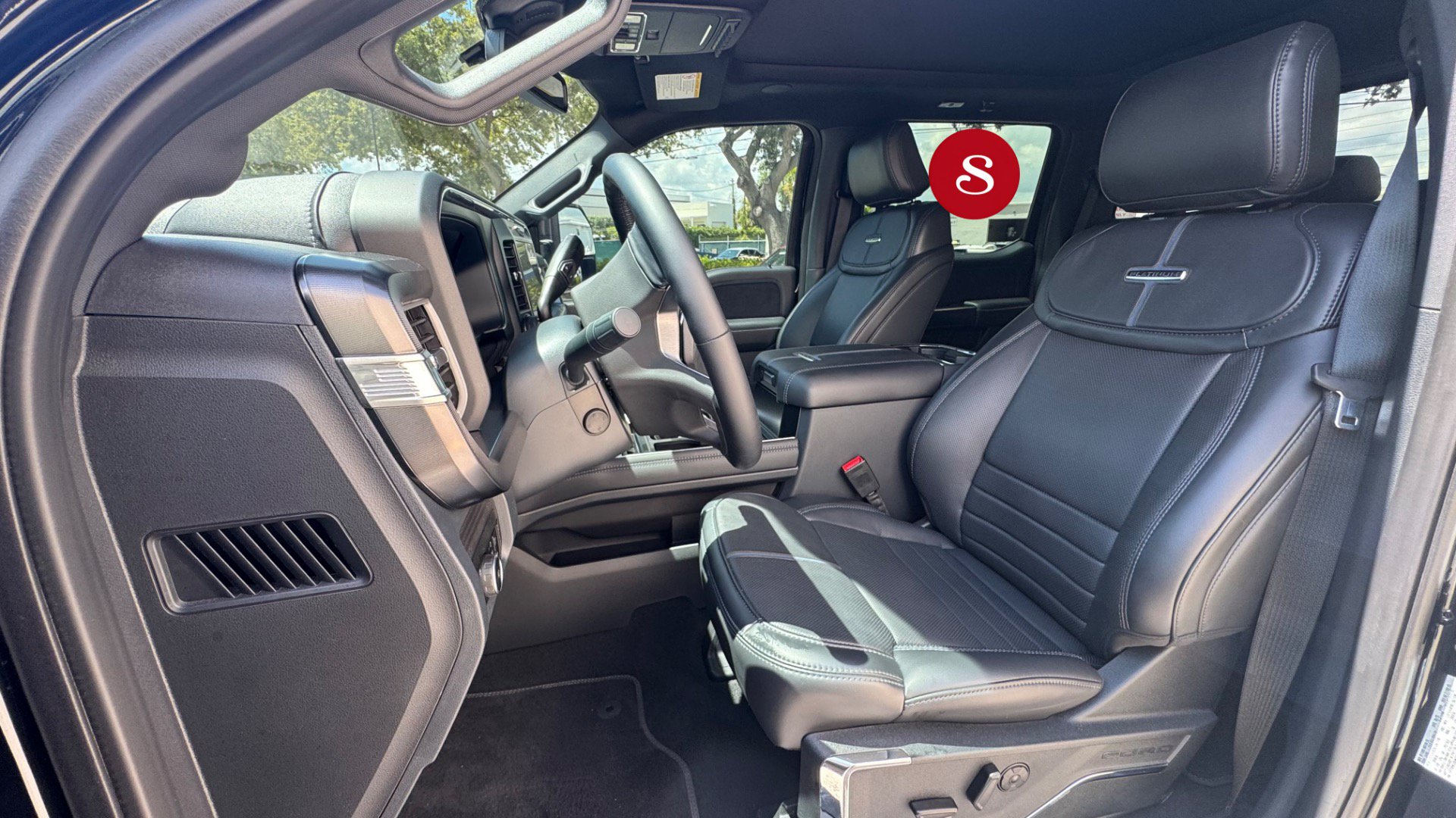 Used 2025 Ford F250 Platinum AWD/4WD image 13