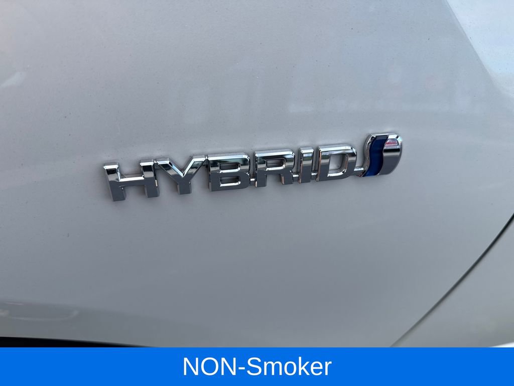 Used 2018 Toyota Prius Four image 9