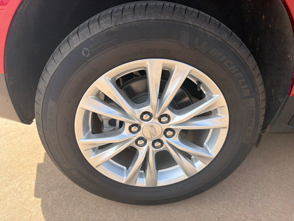 Used 2025 Cadillac XT5 Luxury w/ LPO, Floor Liner Package FWD image 6