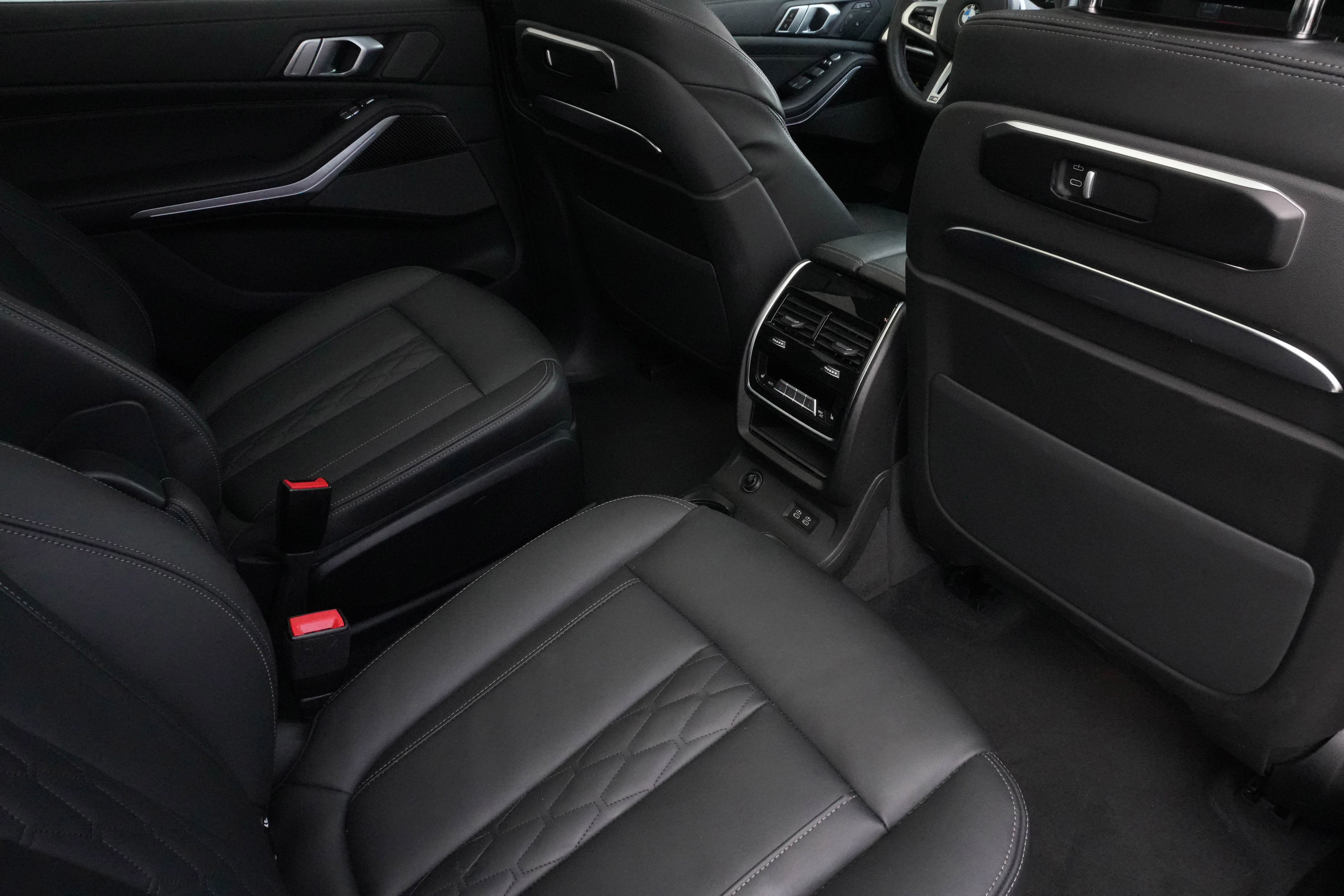 Certified 2025 BMW X7 M60i w/ Climate Comfort Package AWD/4WD image 39