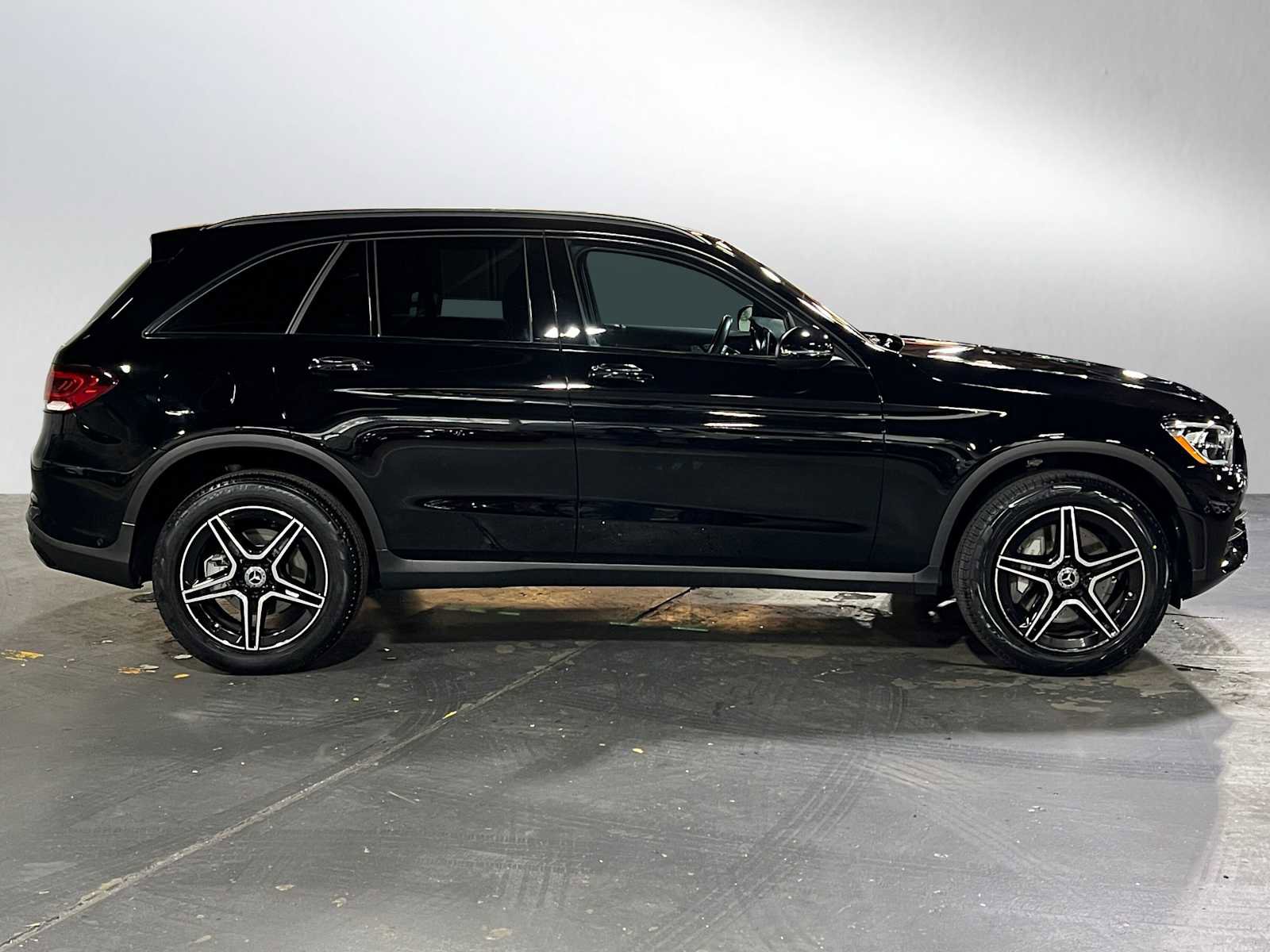 Used 2022 Mercedes-Benz GLC 300 4MATIC image 2