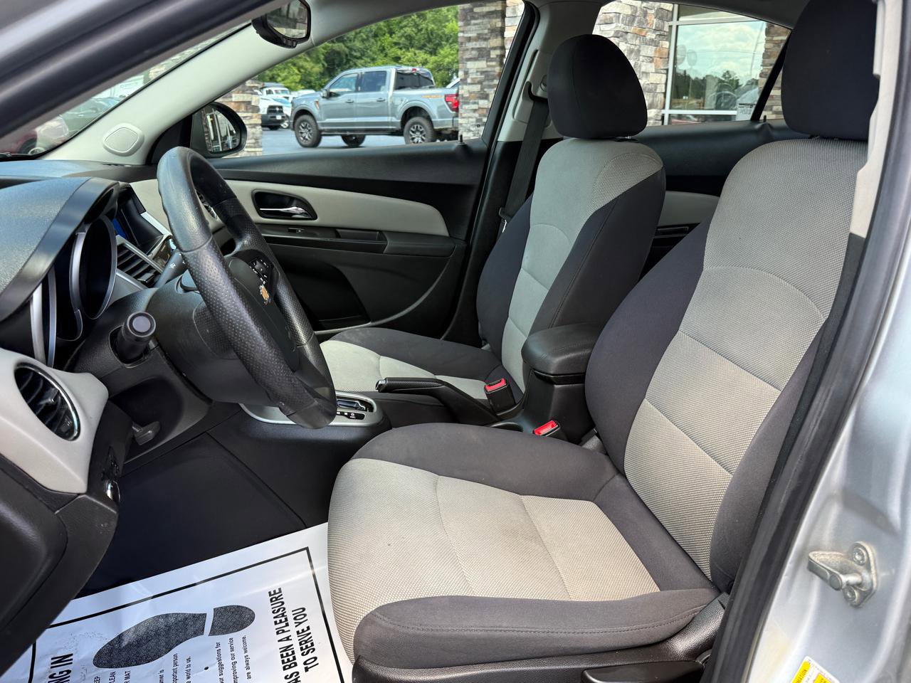 Used 2014 Chevrolet Cruze LS FWD image 10
