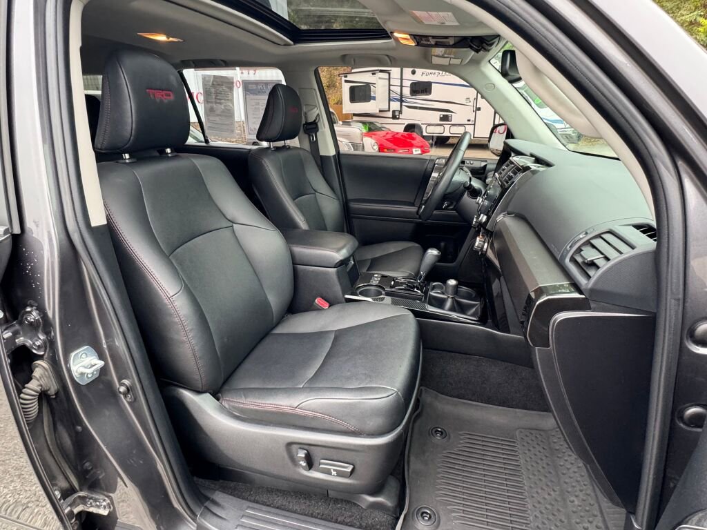 Used 2021 Toyota 4Runner Venture w/ Moonroof Package image 17