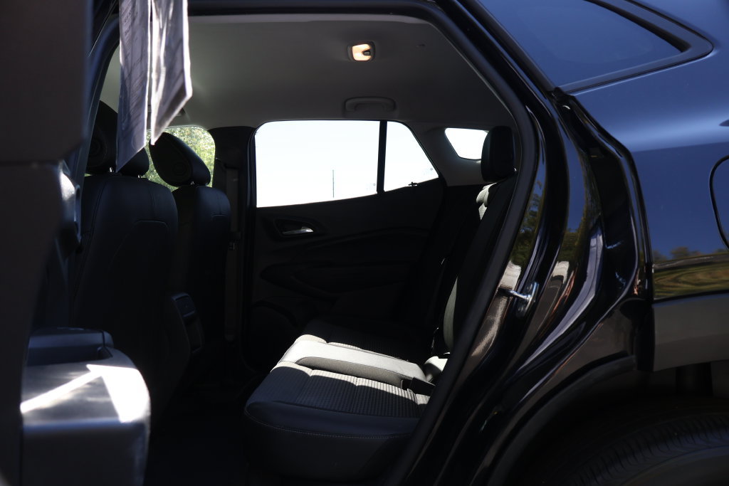 Used 2025 Chevrolet Trax LT FWD image 41