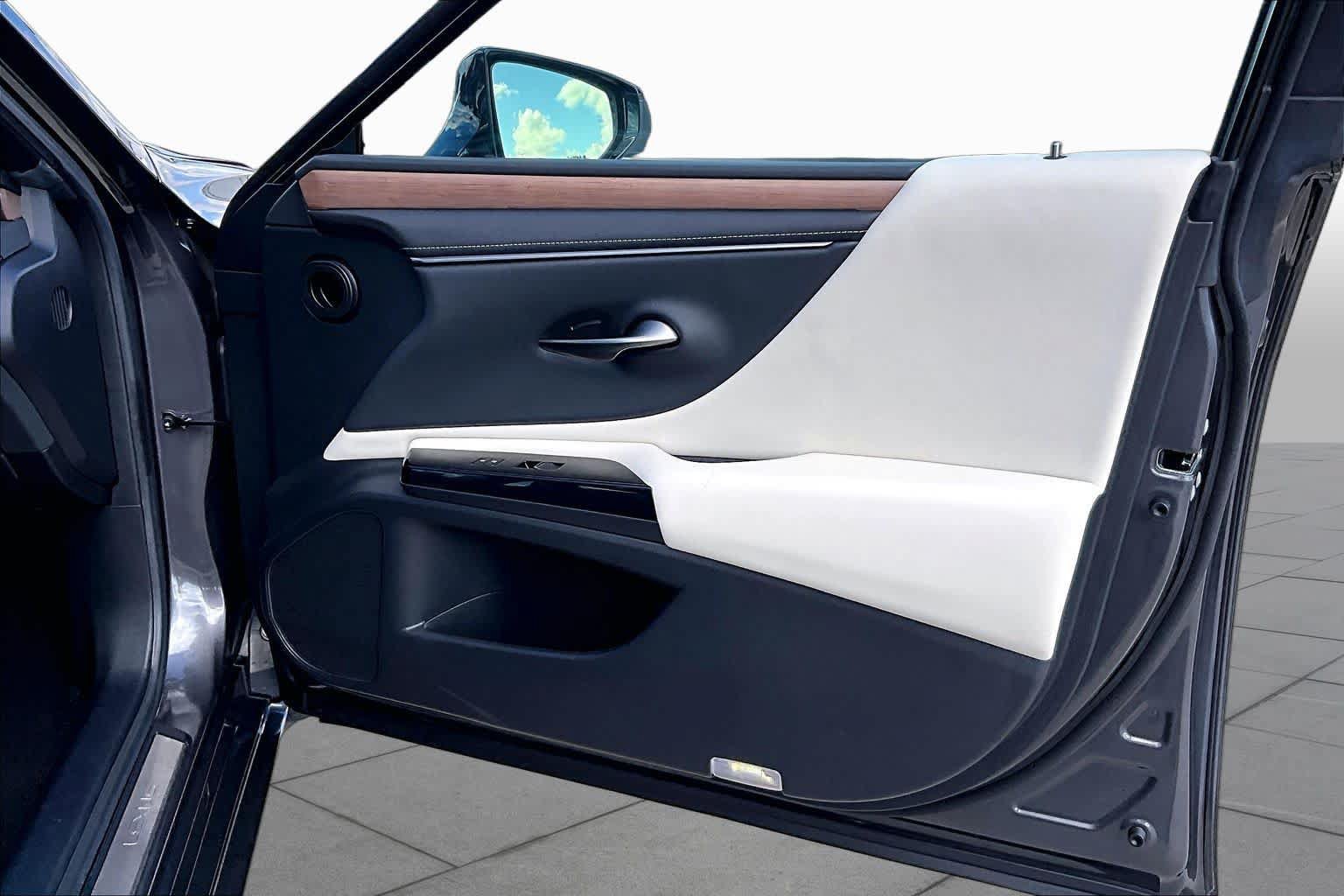 Used 2025 Lexus ES 350 w/ Premium Package FWD image 23
