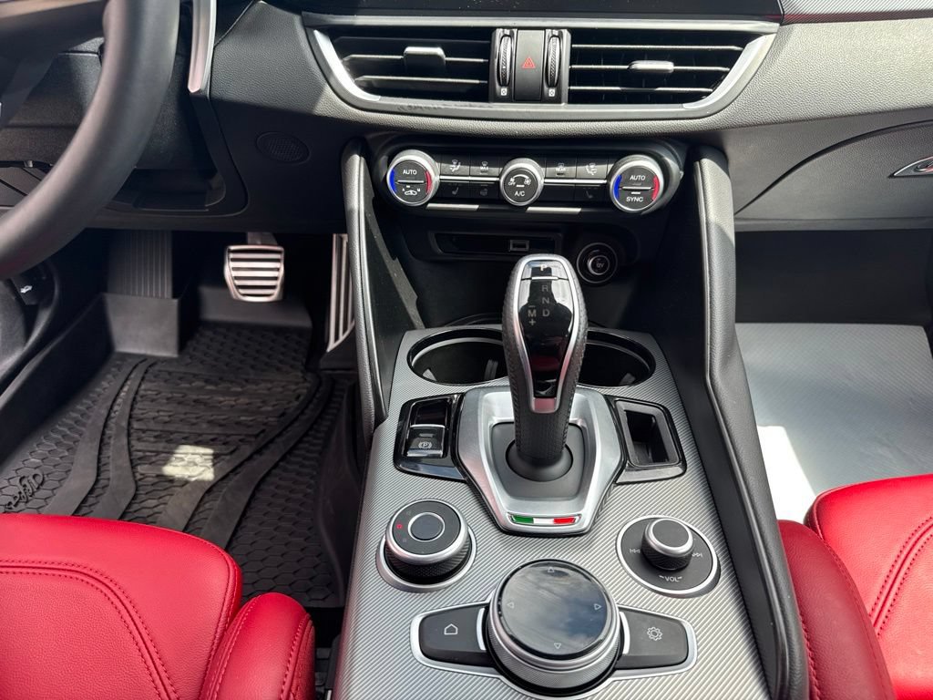 Used 2023 Alfa Romeo Giulia Veloce AWD/4WD image 42