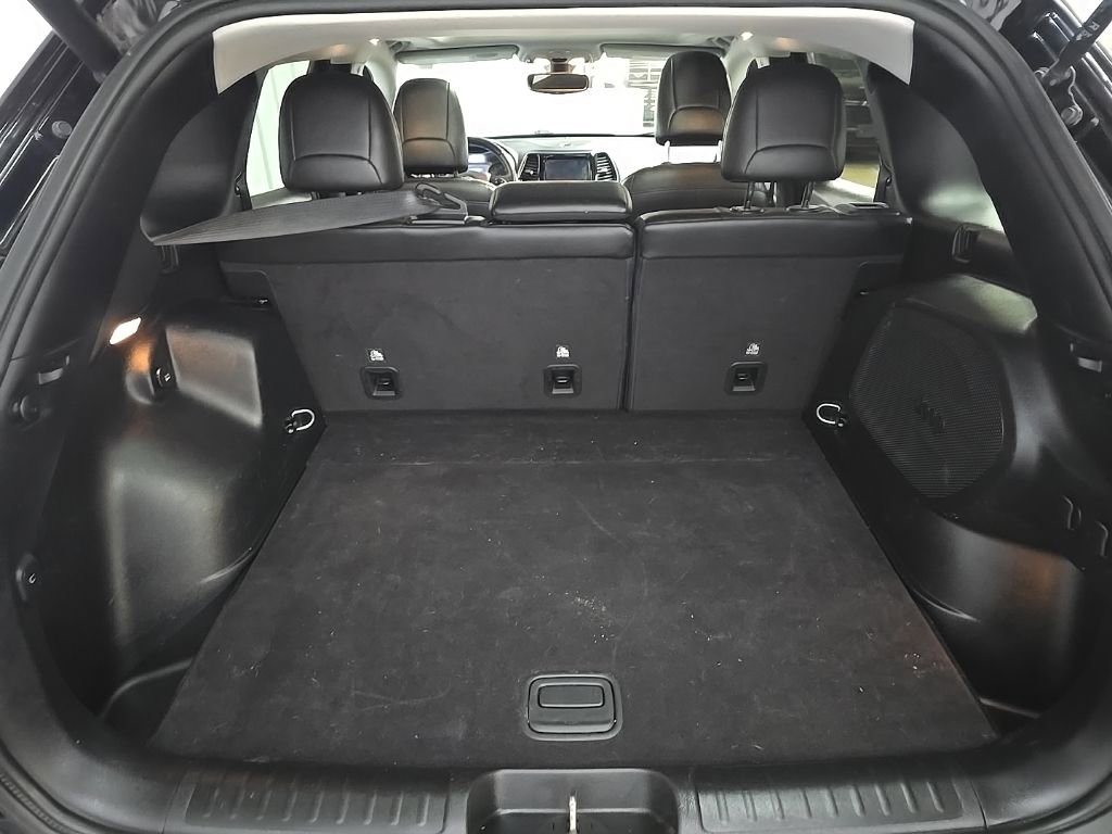 Used 2019 Jeep Cherokee Limited AWD/4WD image 12