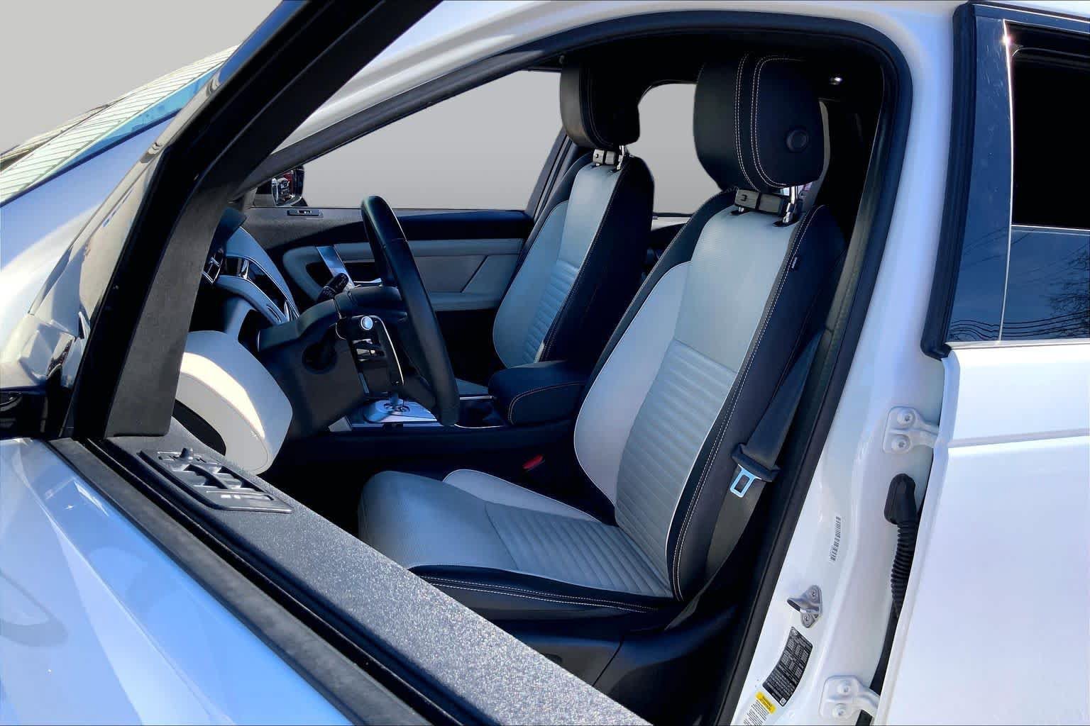 Used 2023 Land Rover Discovery Sport SE R-Dynamic AWD/4WD image 8