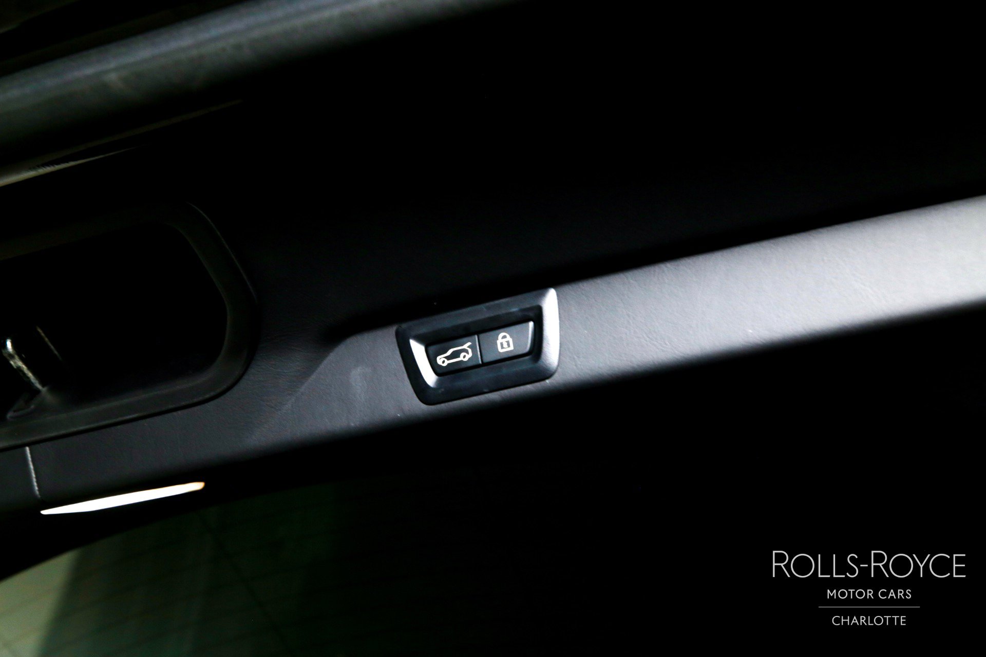 Certified 2022 Rolls-Royce Cullinan w/ Dark Exterior Package image 24