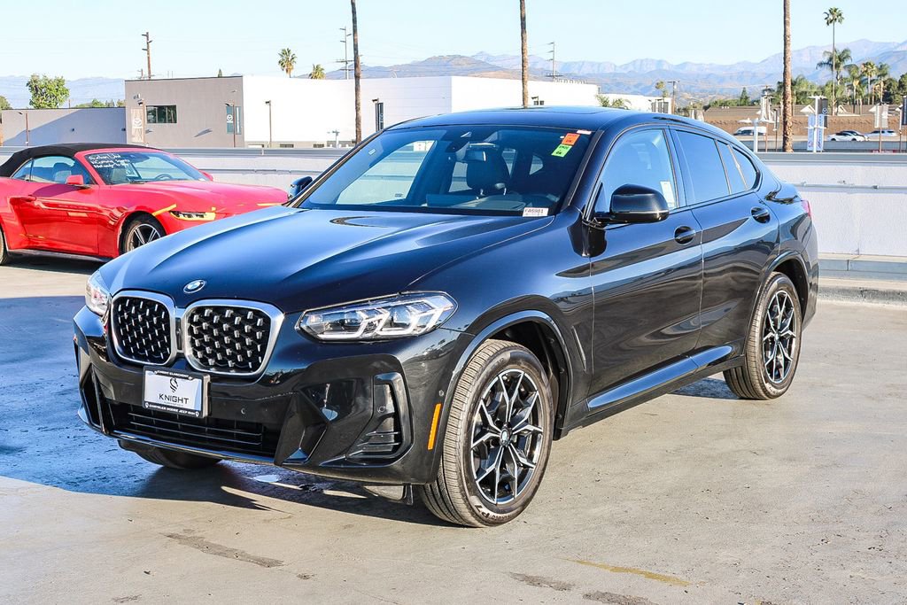 Used 2025 BMW X4 xDrive30i image 3