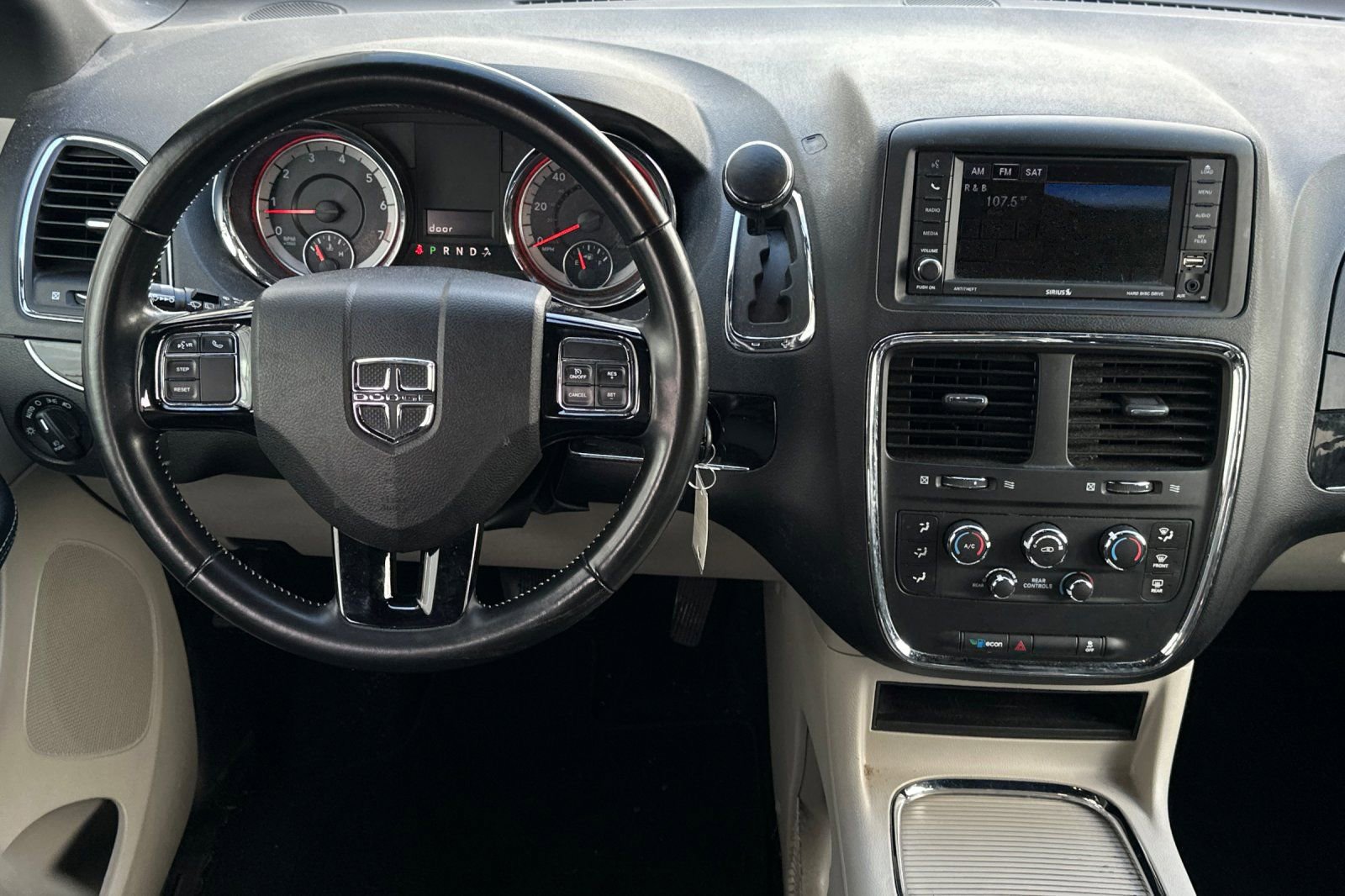 Used 2020 Dodge Grand Caravan SXT image 14