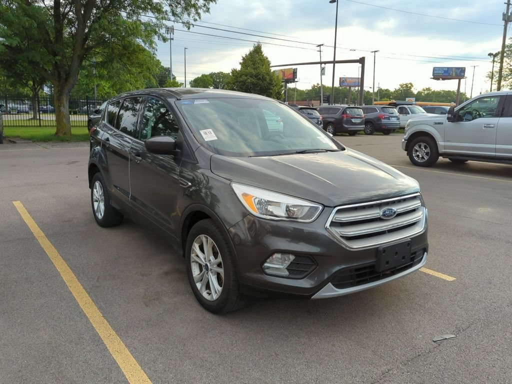 Used 2019 Ford Escape SE FWD image 3