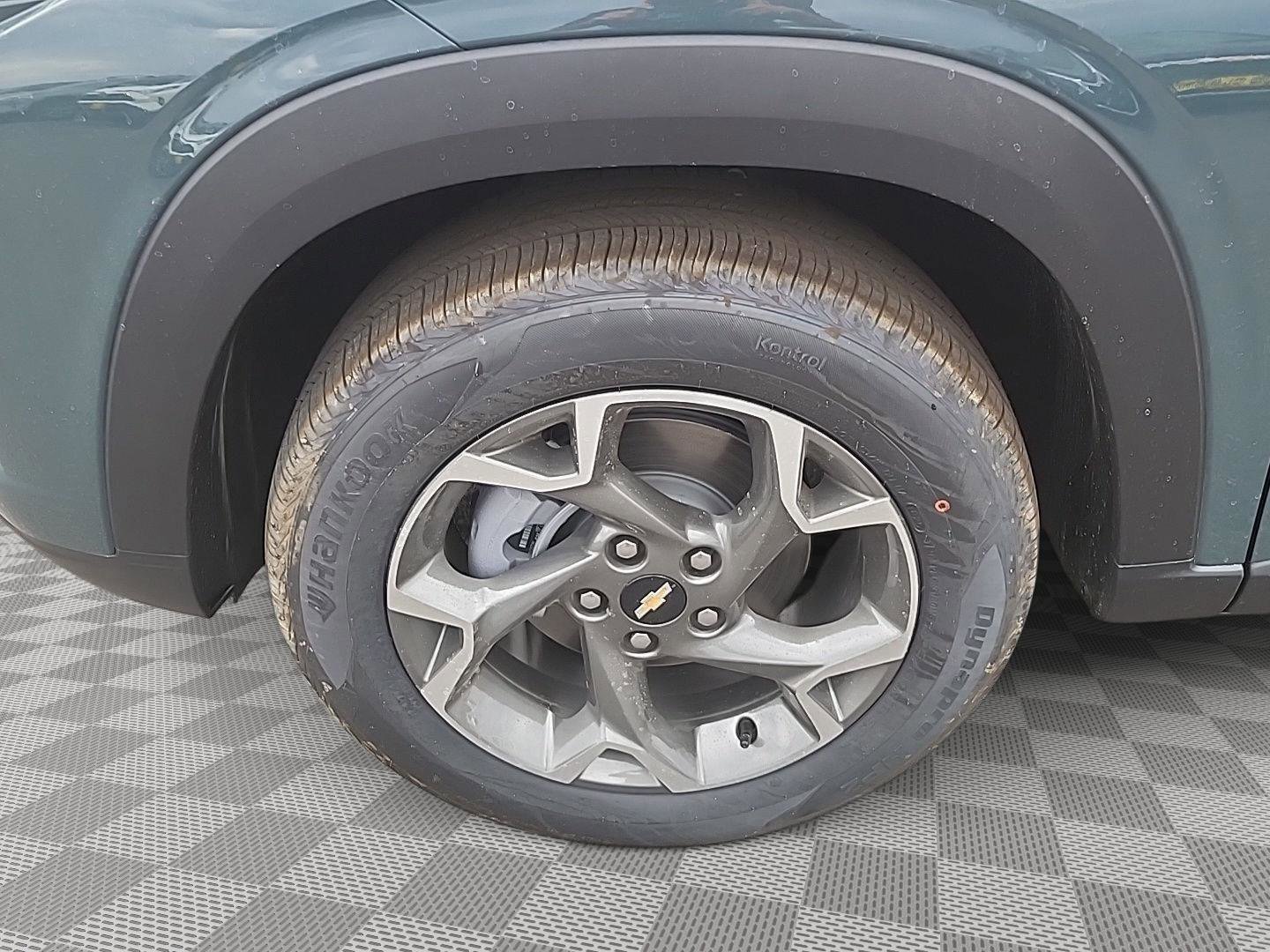 New 2025 Chevrolet Trax LT w/ LT Convenience Package image 25