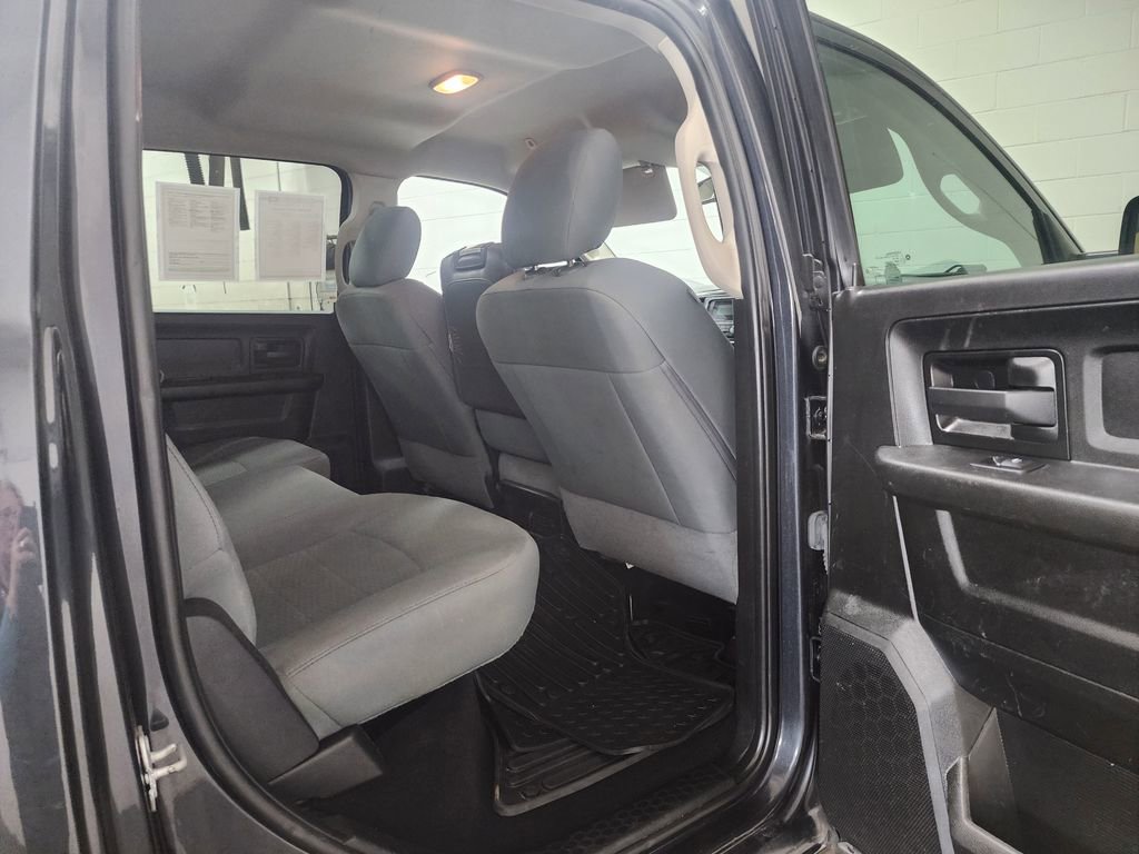 Used 2018 RAM 2500 Tradesman w/ Chrome Appearance Group image 27