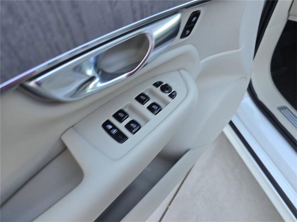 Used 2025 Volvo XC90 T8 Plus w/ Protection Package Premier image 22