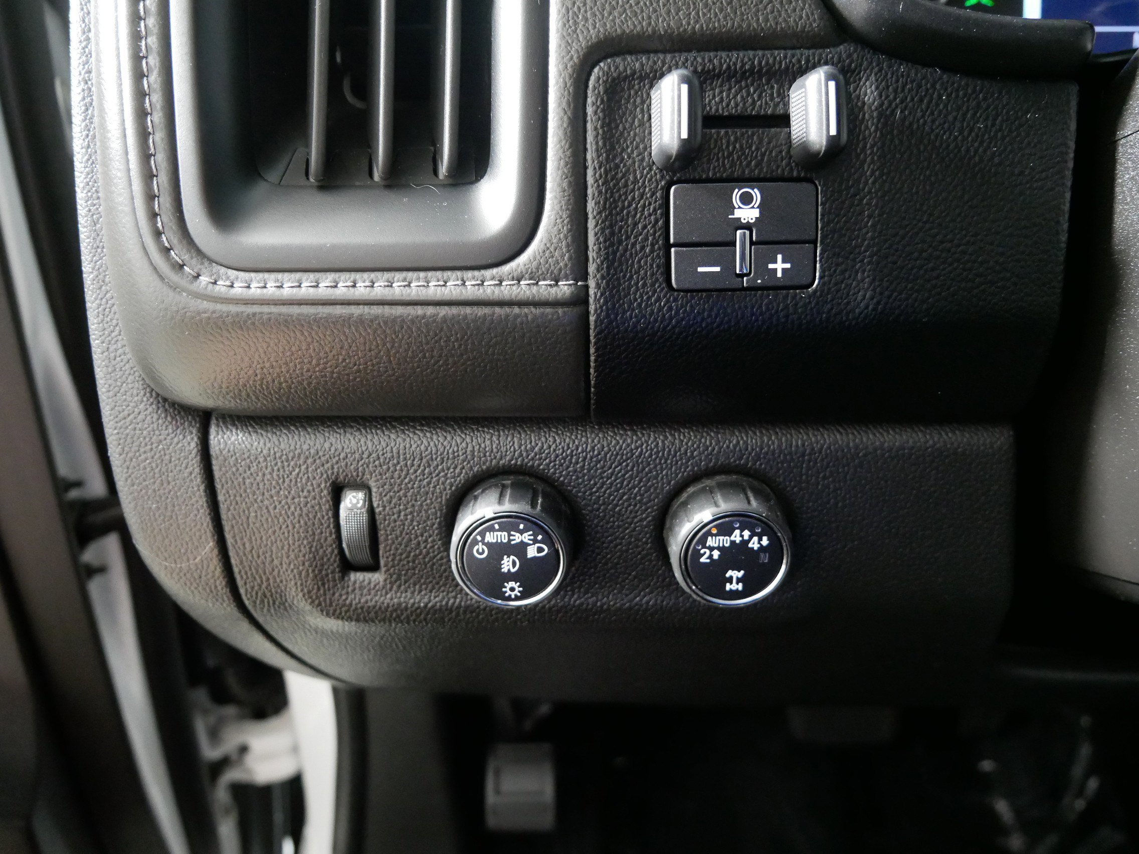 Used 2018 GMC Canyon SLE w/ SLE Convenience Package image 26