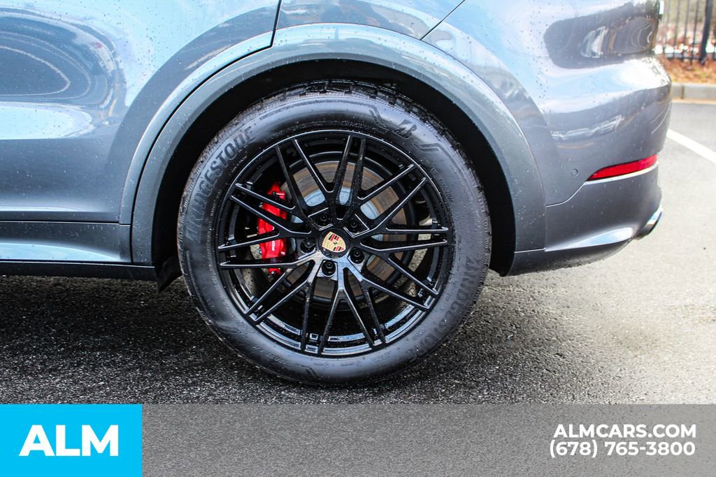 Used 2025 Porsche Cayenne GTS w/ Technology Package image 15