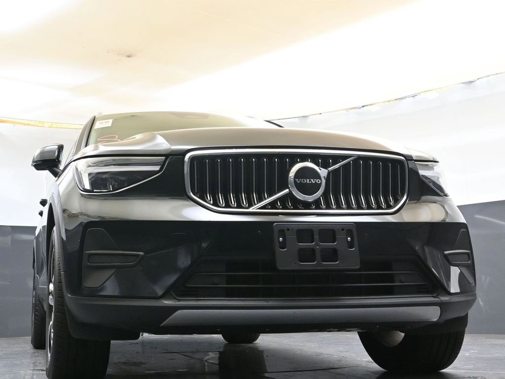 Certified 2025 Volvo XC40 B5 Core image 35