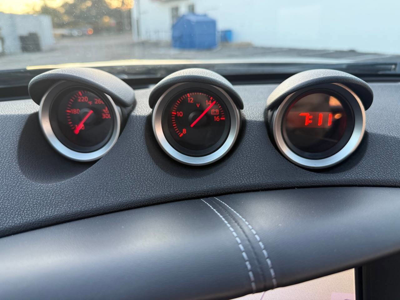 Used 2016 Nissan 370Z Coupe image 17