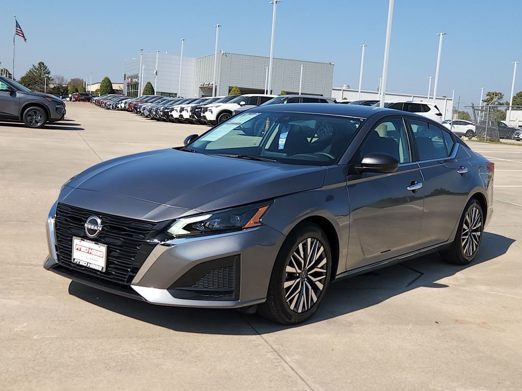 Used 2025 Nissan Altima 2.5 SV video 3