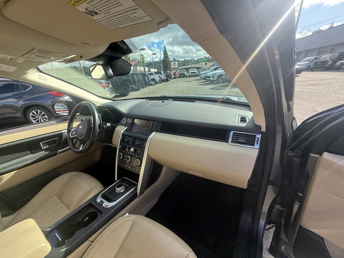 Used 2016 Land Rover Discovery Sport HSE AWD/4WD image 17