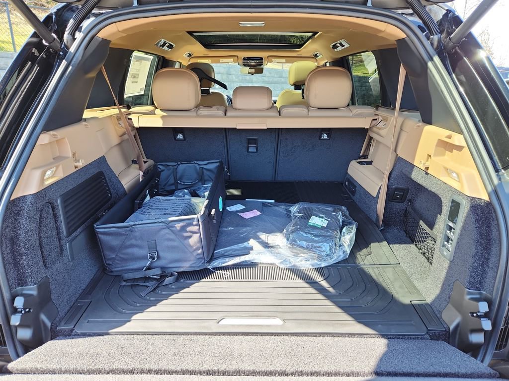New 2026 Land Rover Range Rover Long Wheelbase SE AWD/4WD image 13