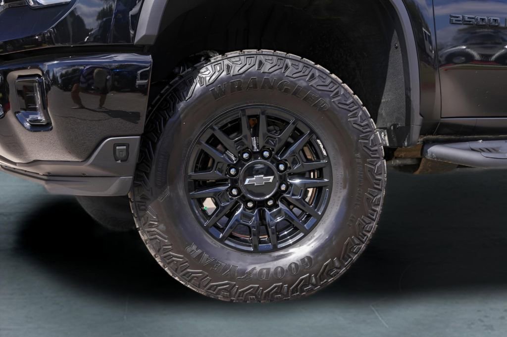 Certified 2025 Chevrolet Silverado 2500 ZR2 w/ Technology Package image 4