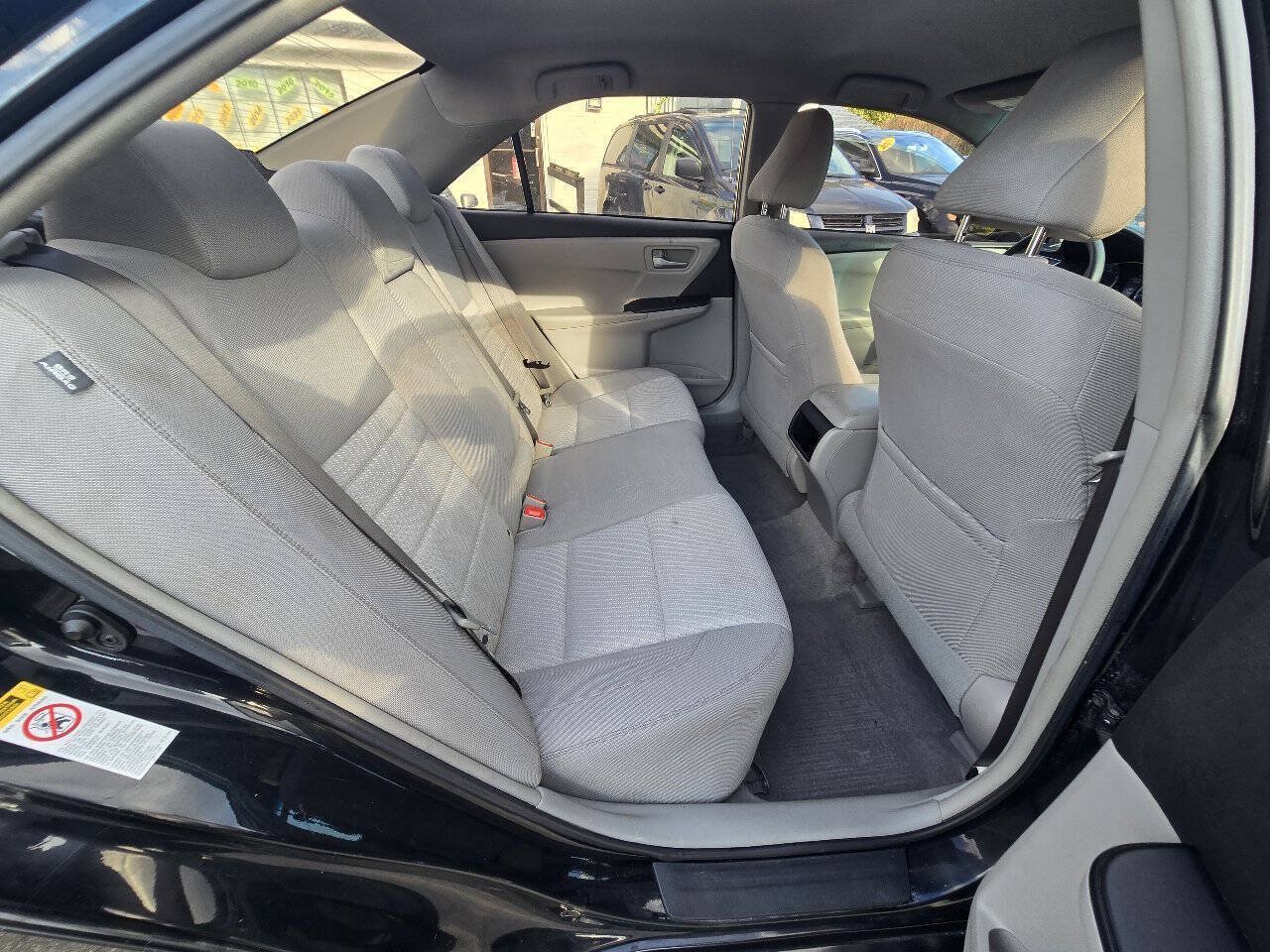Used 2017 Toyota Camry LE FWD image 36