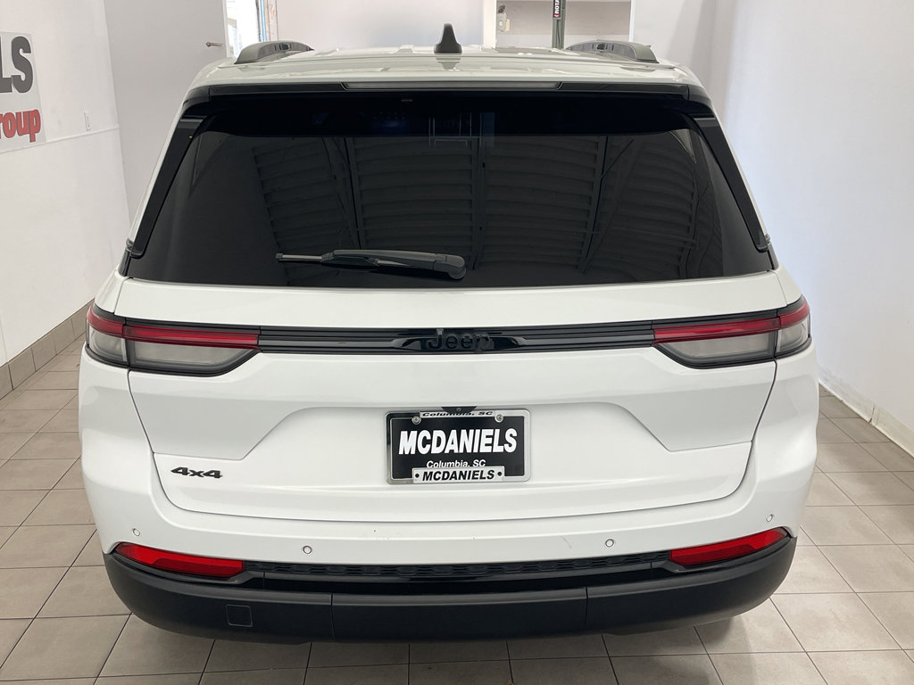 Used 2024 Jeep Grand Cherokee Altitude image 5