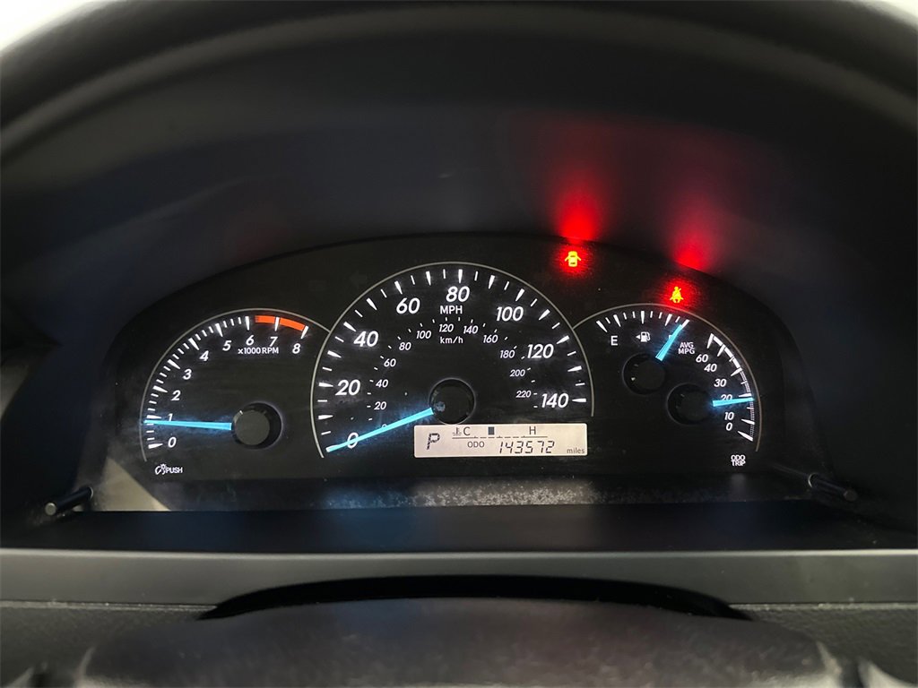 Used 2014 Toyota Camry L image 25