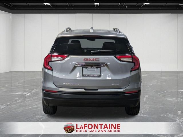 Used 2023 GMC Terrain SLE w/ Driver Convenience Package image 4