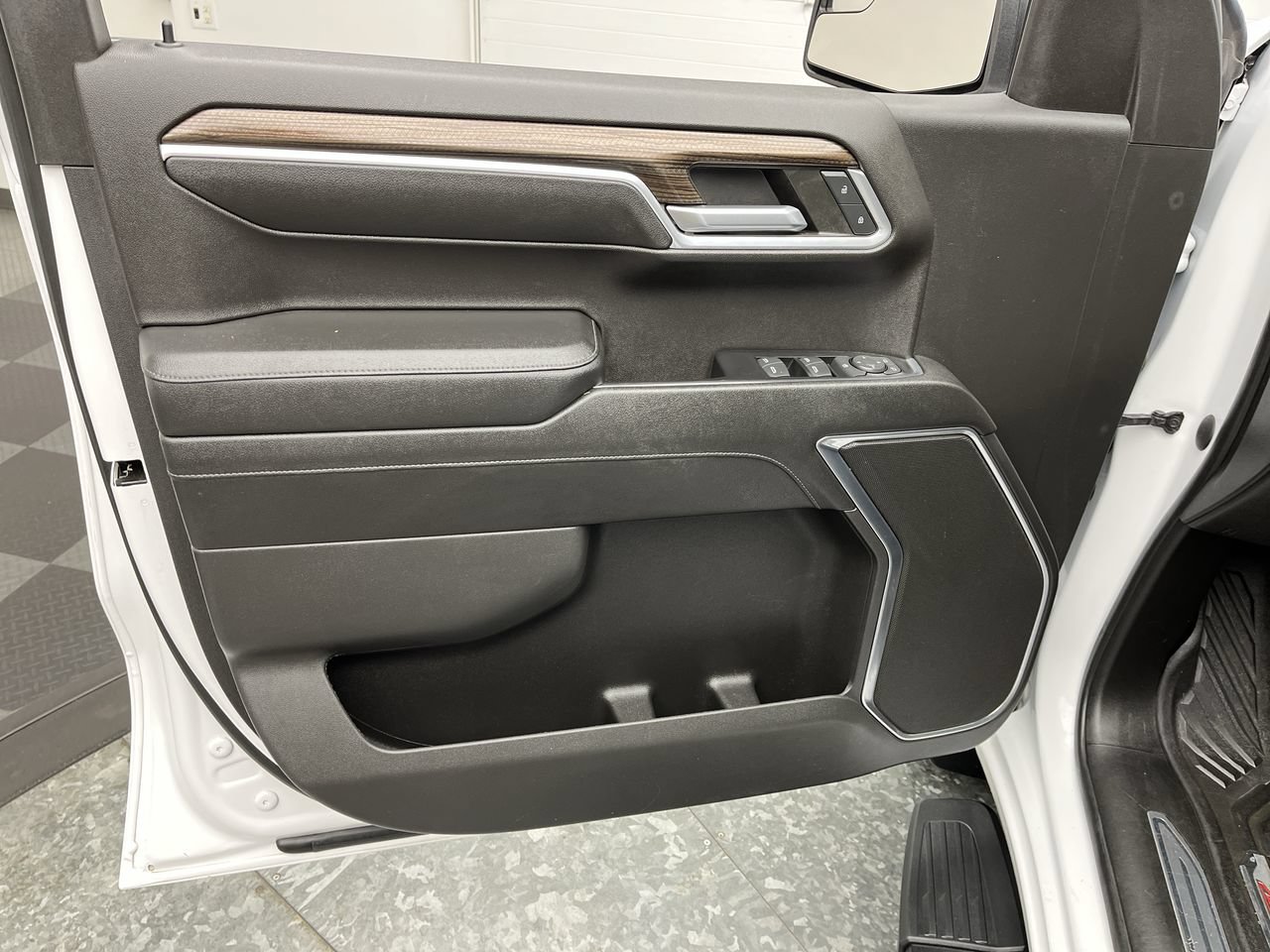 Certified 2022 Chevrolet Silverado 1500 LT AWD/4WD image 7