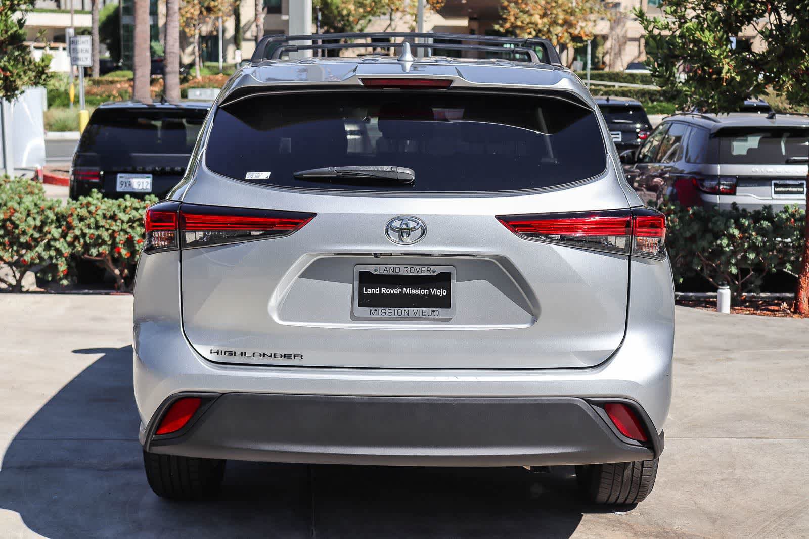 Used 2021 Toyota Highlander L FWD image 3