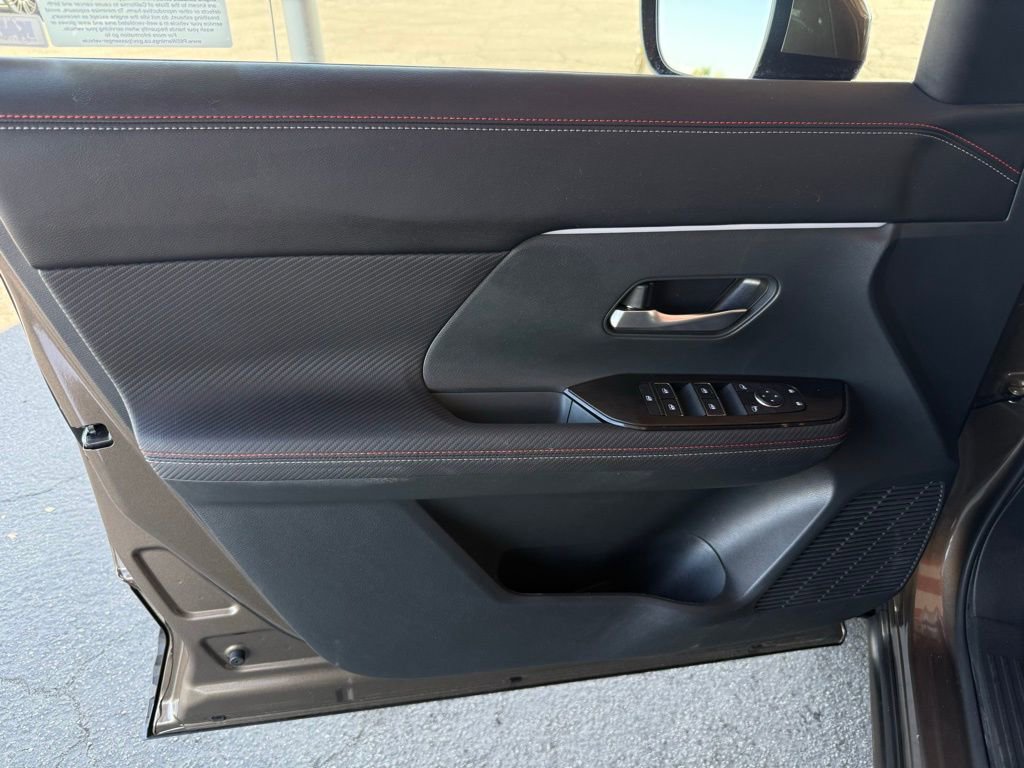 Used 2025 Nissan Kicks SR image 19