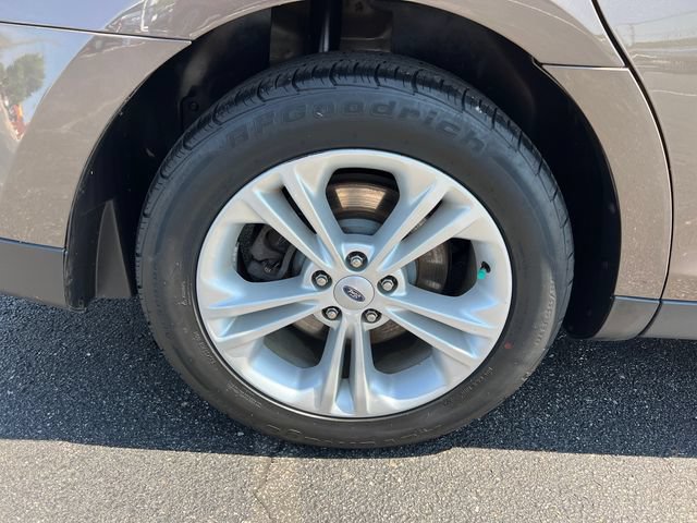 Used 2016 Ford Taurus SE FWD image 9