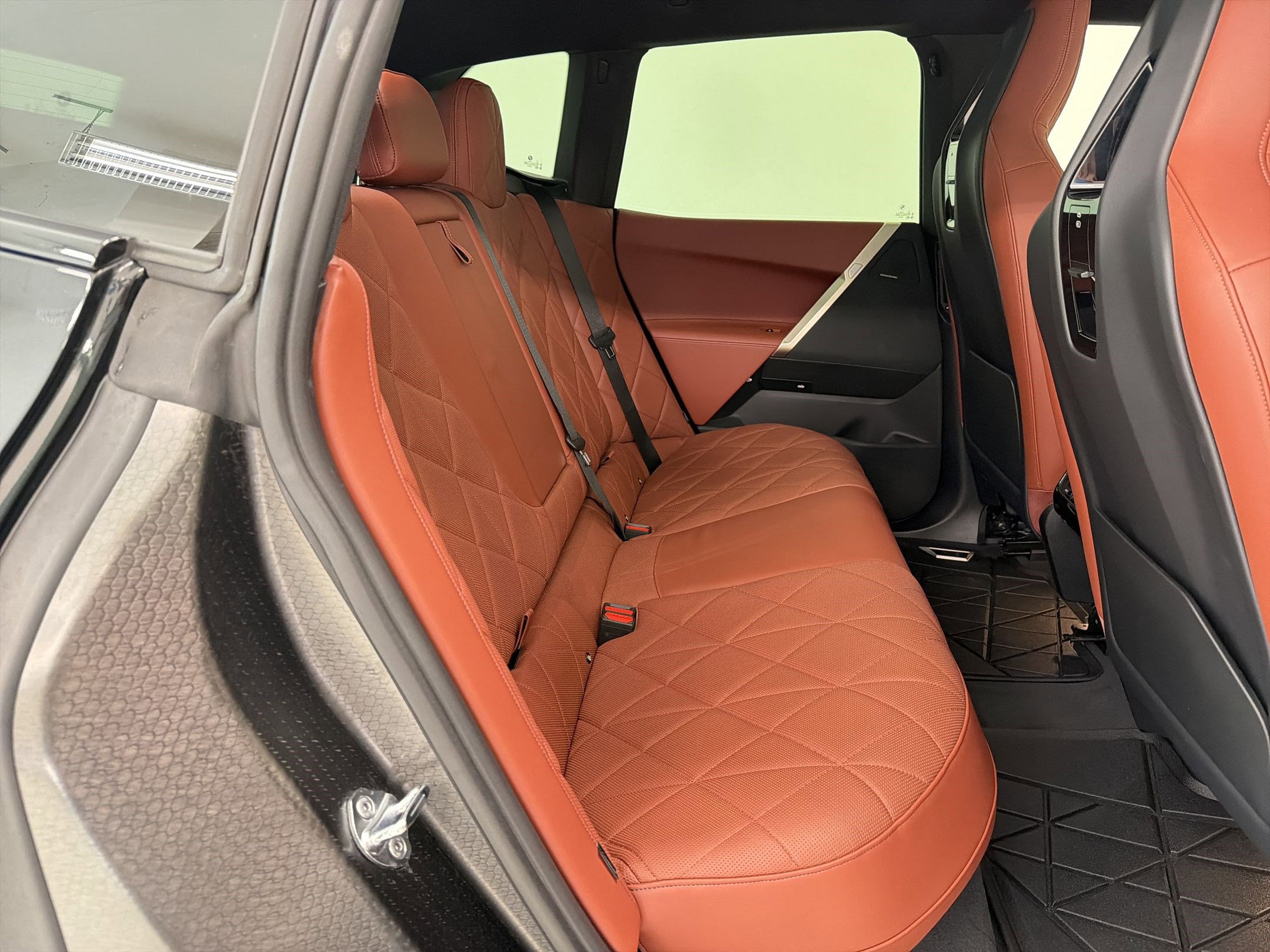 Used 2025 BMW iX xDrive50 w/ Premium Package image 28