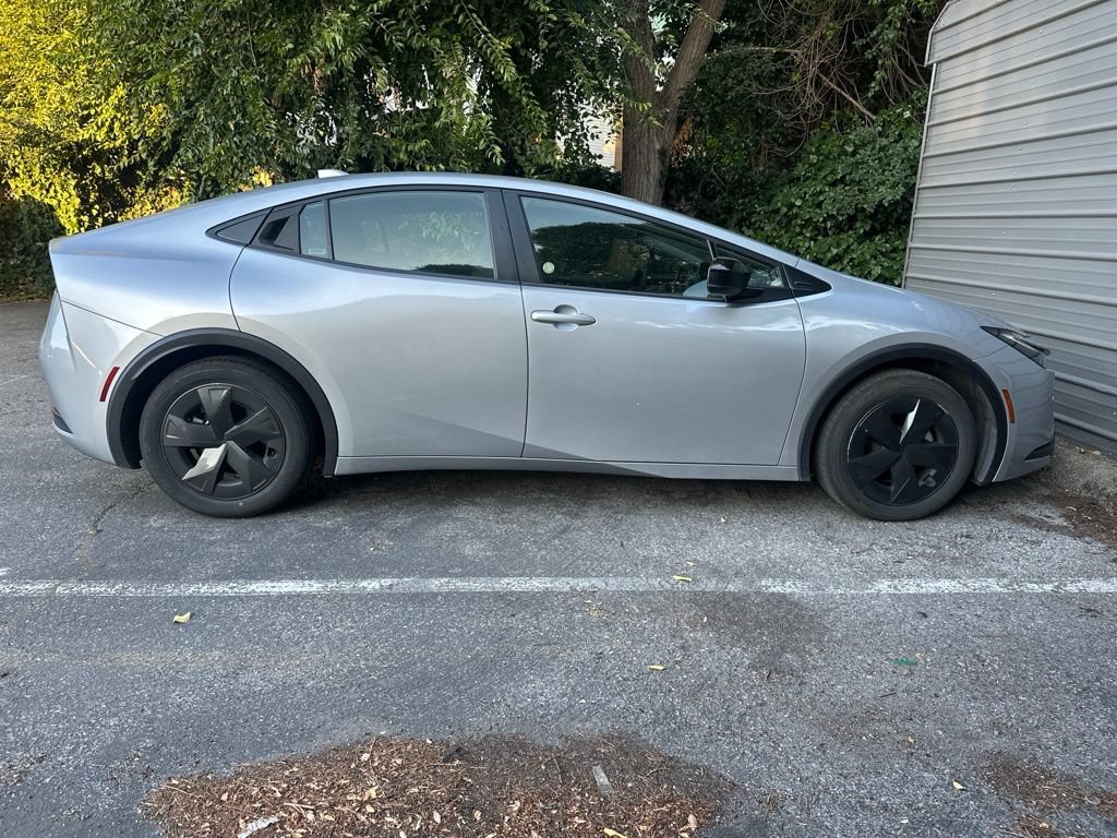 Certified 2025 Toyota Prius LE FWD image 1