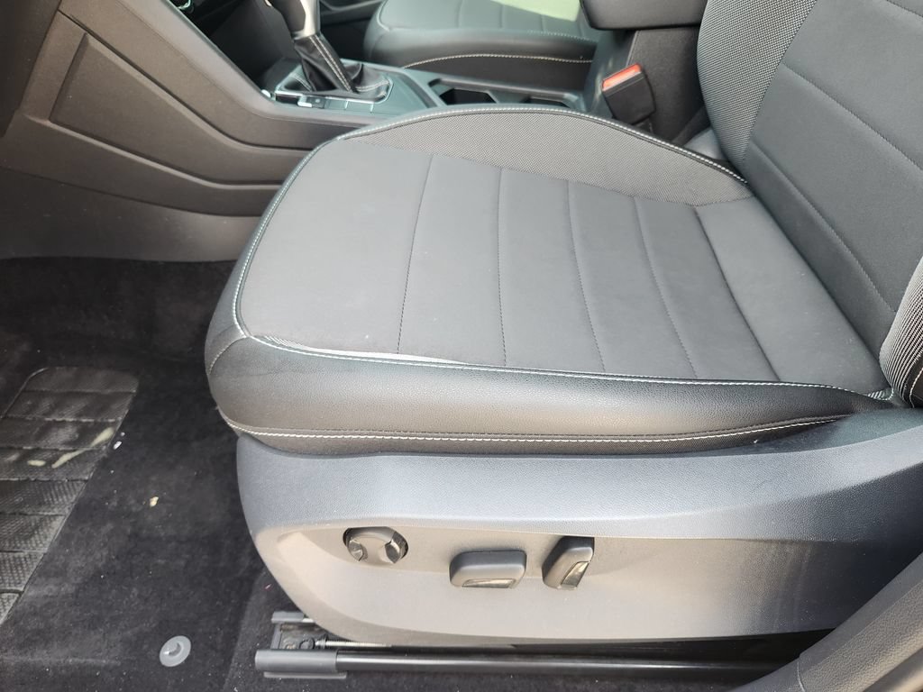 Used 2024 Volkswagen Taos SE FWD image 16