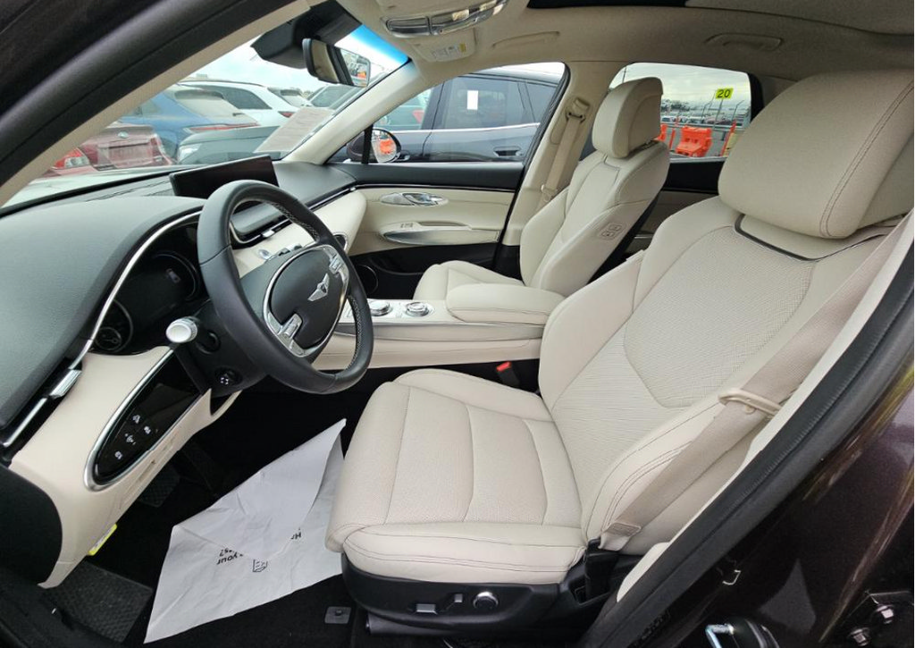 Used 2023 Genesis GV70 2.5T w/ Select Package AWD/4WD image 9
