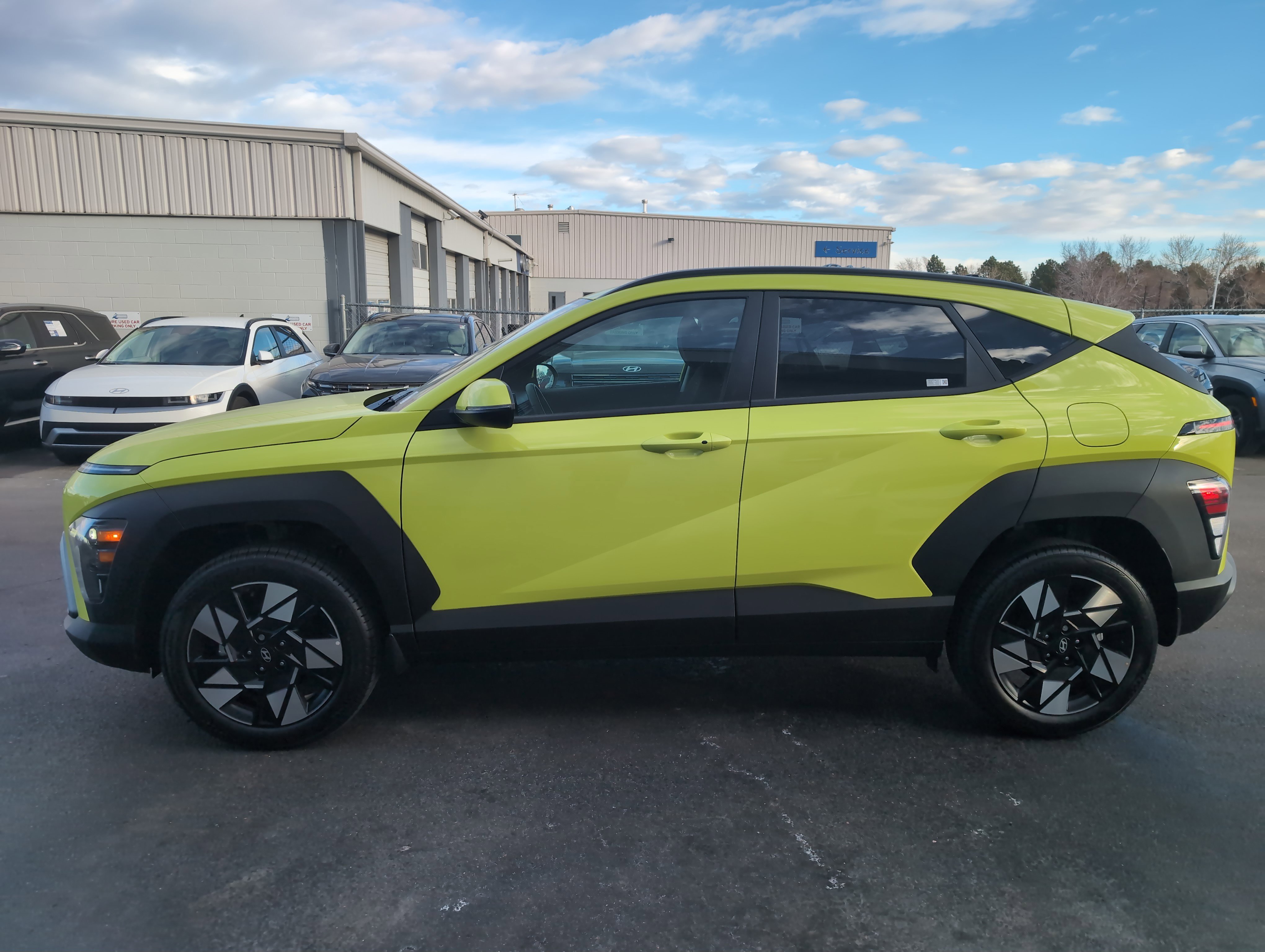Used 2025 Hyundai Kona SEL image 3