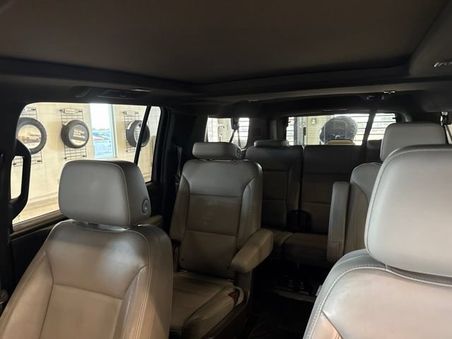 Used 2021 Chevrolet Suburban Z71 w/ Z71 Signature Package AWD/4WD image 24
