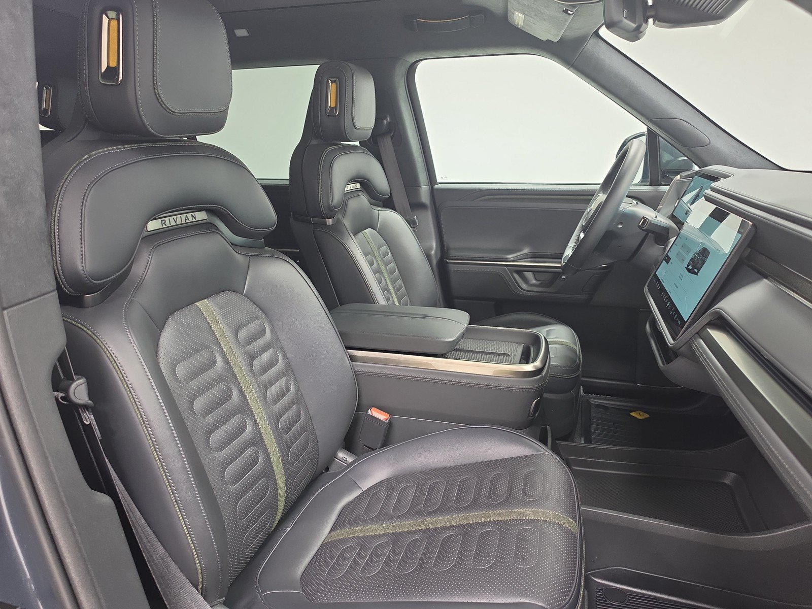 Used 2025 Rivian R1S Adventure AWD/4WD image 24