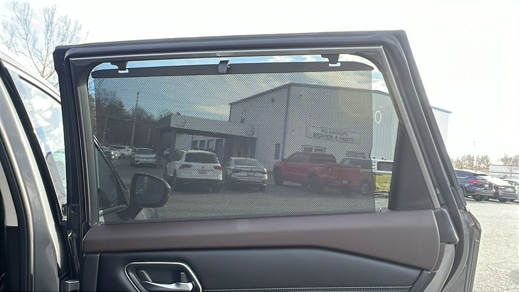 Used 2021 Nissan Rogue Platinum image 16