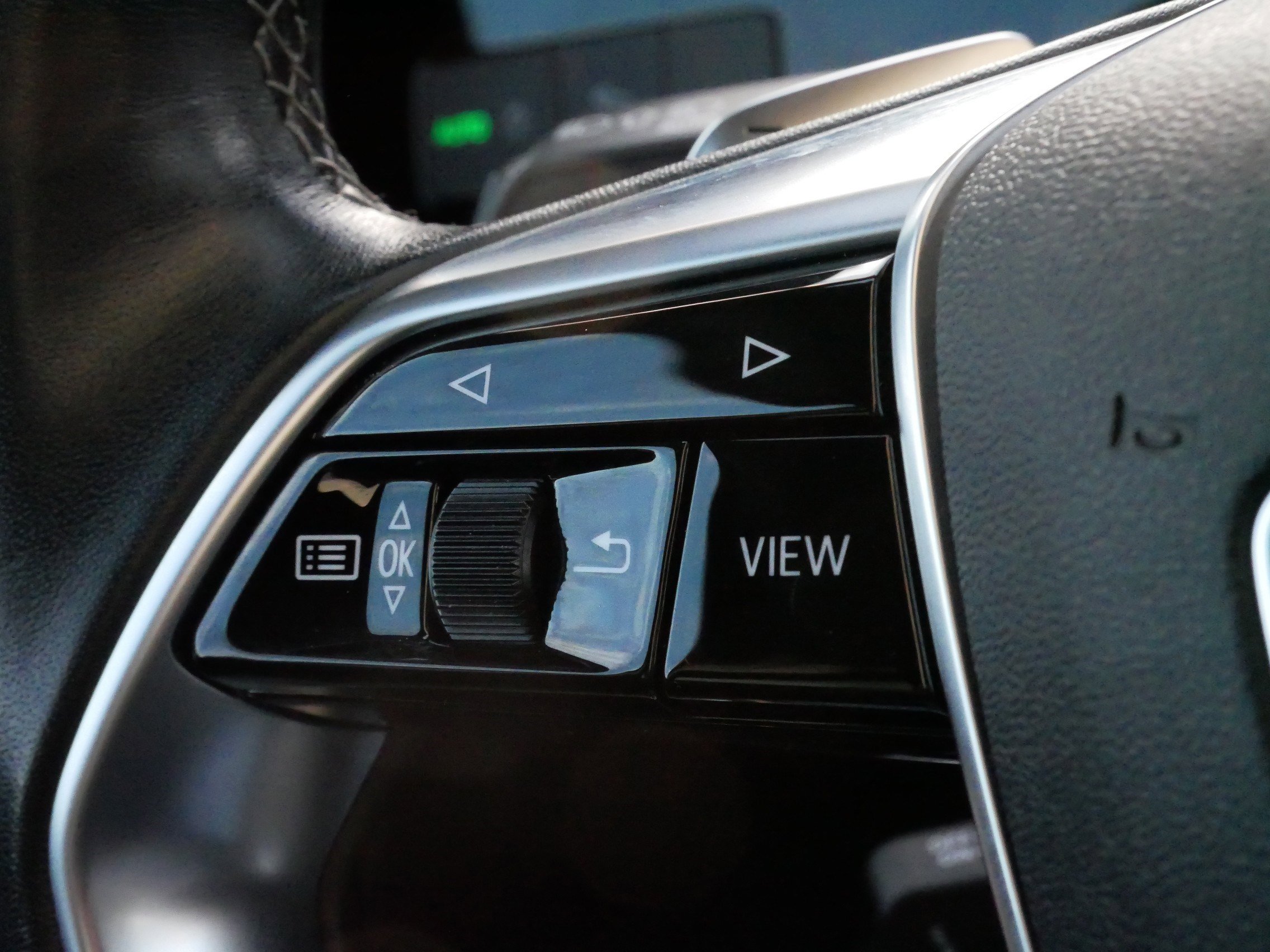 Used 2022 Audi e-tron Premium w/ Convenience Plus Package image 25