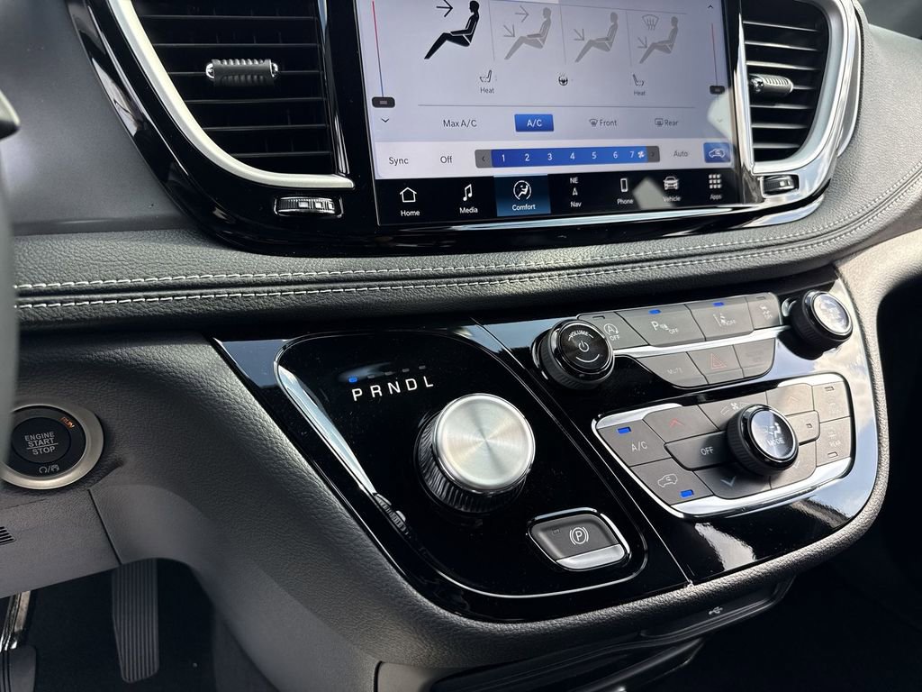 New 2026 Chrysler Pacifica Select FWD image 19