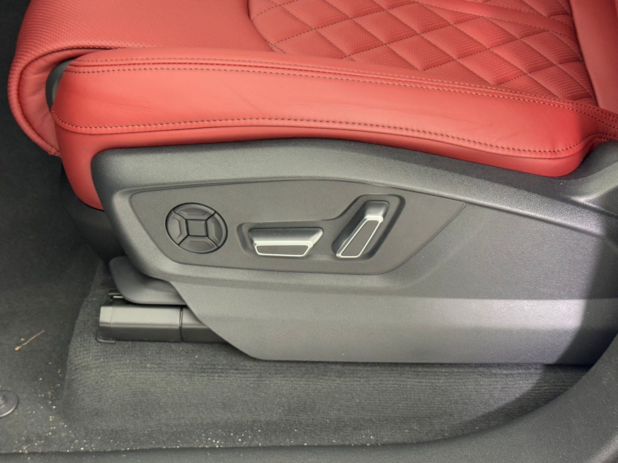 New 2026 Audi SQ7 Premium Plus AWD/4WD image 14