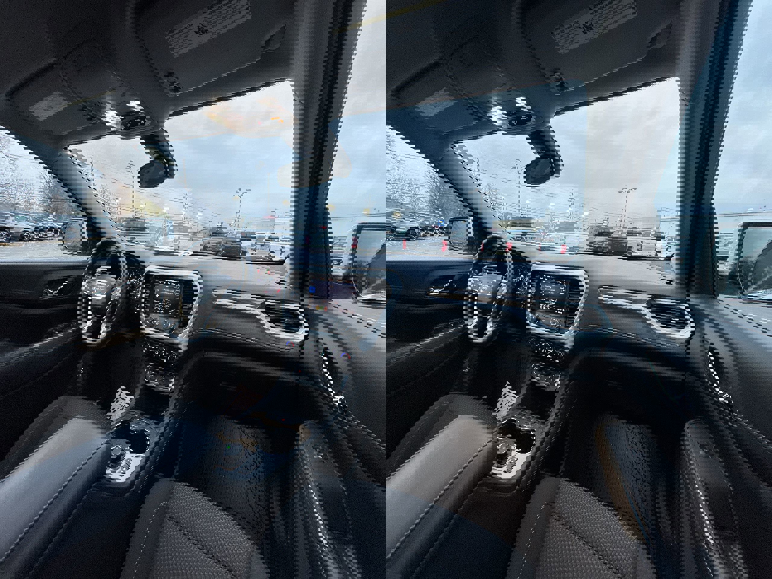 Used 2023 GMC Acadia SLE w/ Driver Convenience Package image 30